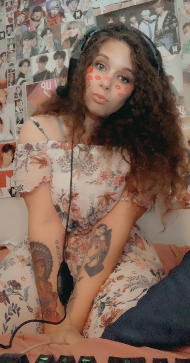 PsyduckQueen's tweet photo. First day back at work and I decided to dress up. I think I did a good job! 💞 https://t.co/fvww6DLUss
