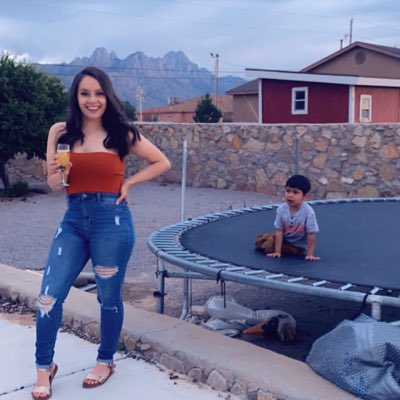 Thaliagee_'s tweet photo. Let your mother be cute for a sec  #NewProfilePic https://t.co/7734Ez2WUN