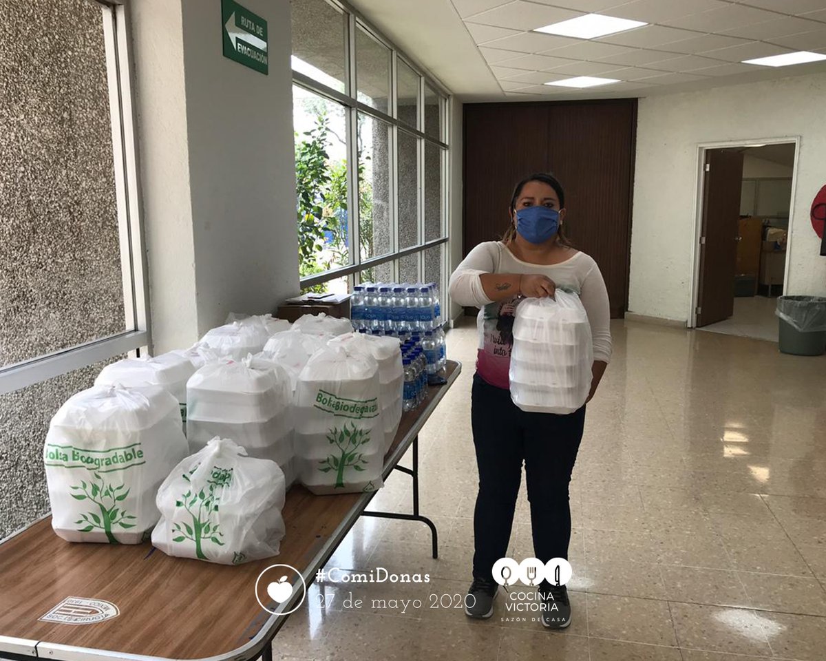 comidonas's tweet image. Una rica comida llena la panza, pero una acto de amor llena el corazón de los #HeroesDeLaSalud.

Como todos los días y gracias a tú apoyo hoy entregamos 60 #ComiDonas en el @HospitalJuarezM.

¡Gracias!