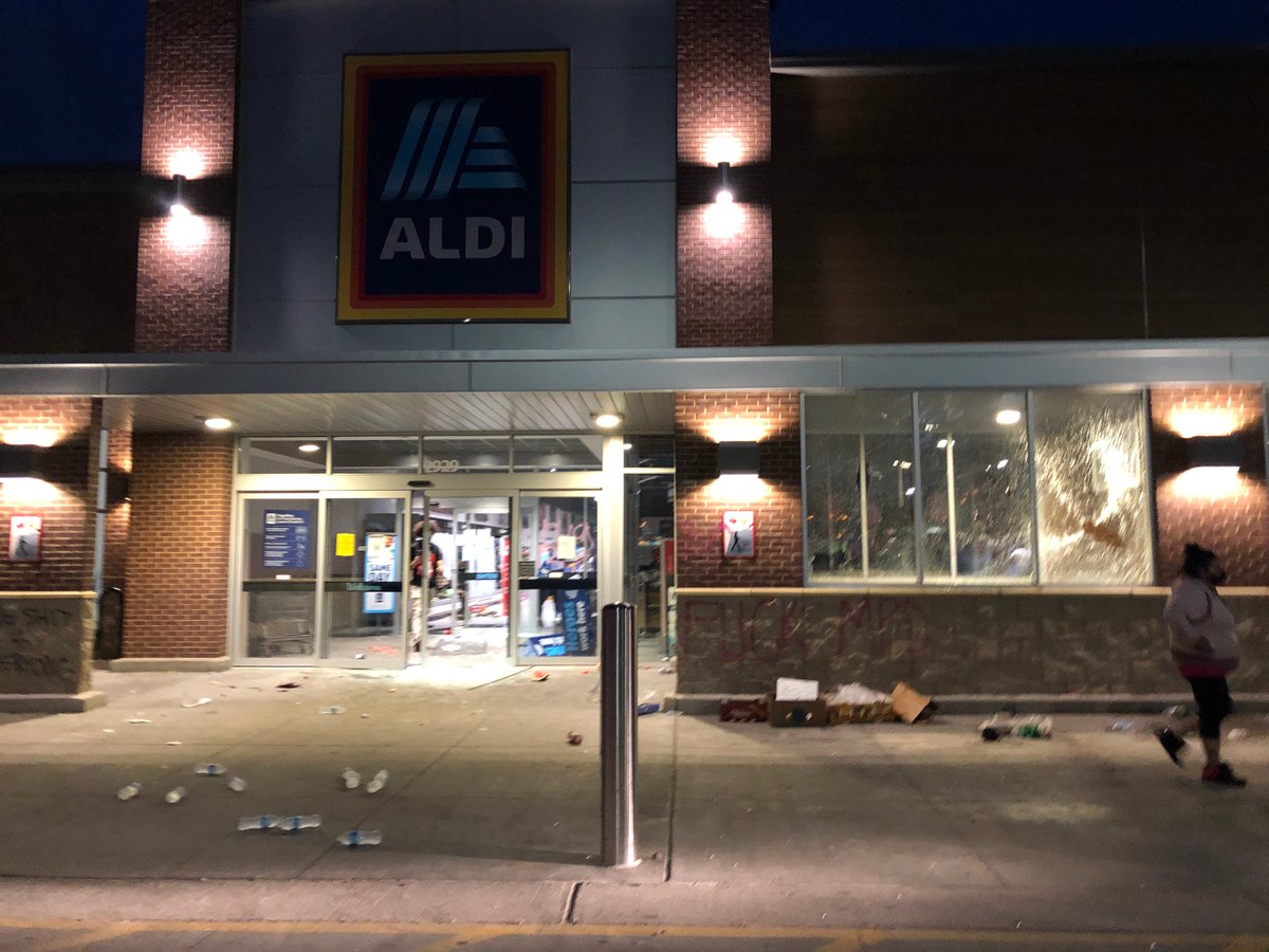 Dollar Tree, Cub and Aldi also being looted.