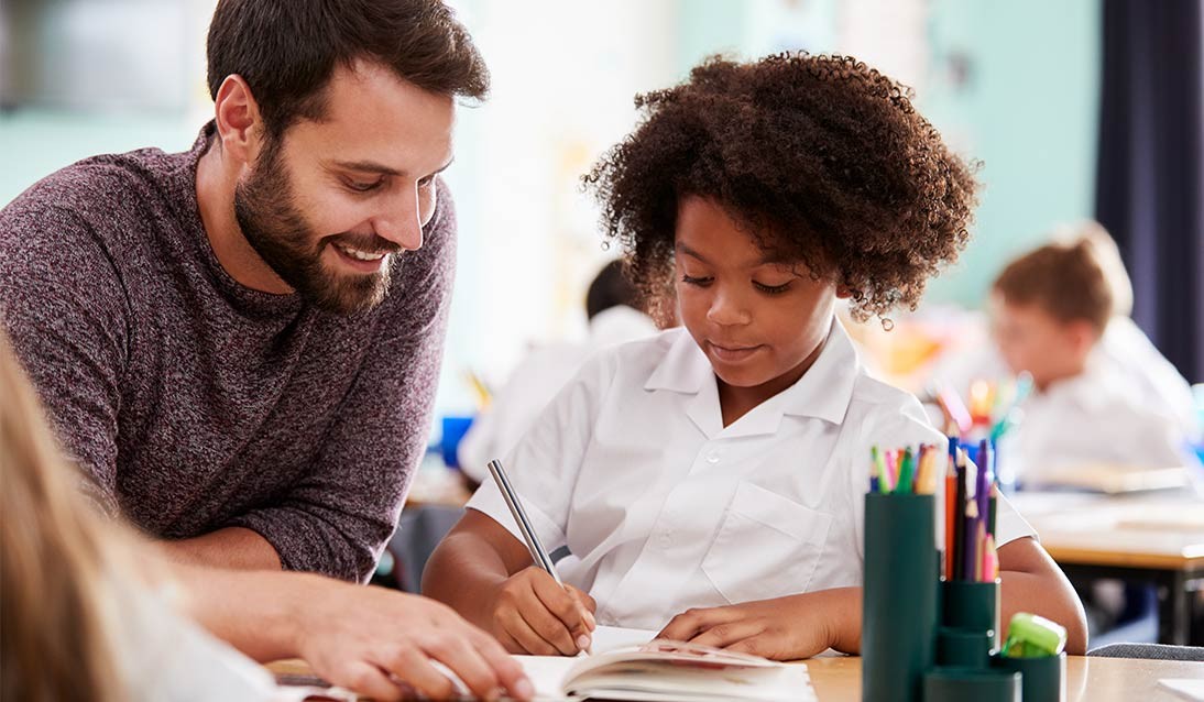 Looking to improve student educational outcomes? The ‘What works best in practice’ resource produced by @nswcese includes strategies, case studies and reflection questions known to improve students’ school experience: education.nsw.gov.au/news/latest-ne… #whatworksbest