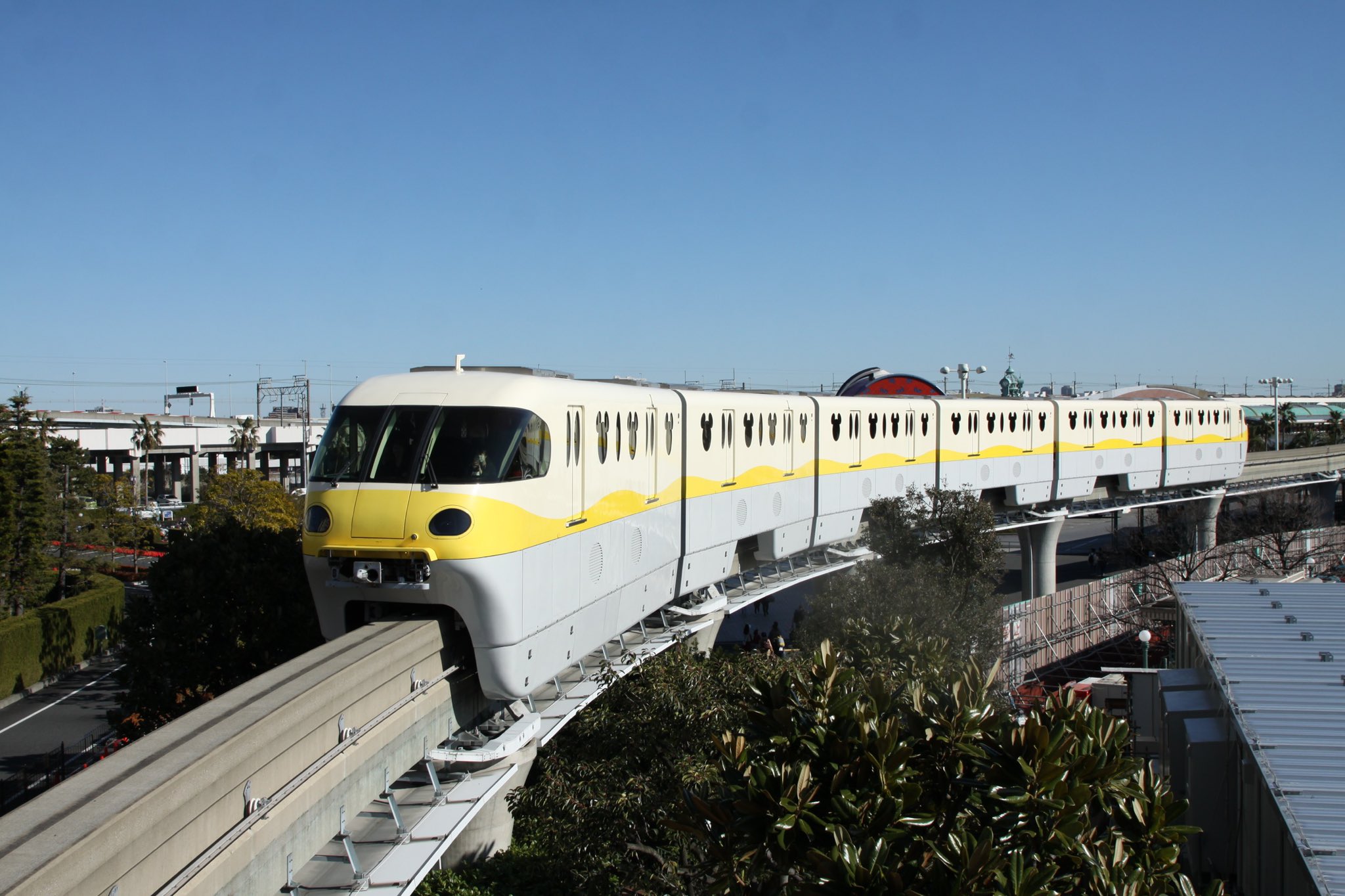 夢の国で廃車が リゾートライナーtype Xが現地で解体 新車導入を待たずに行われる Japan Railway Com