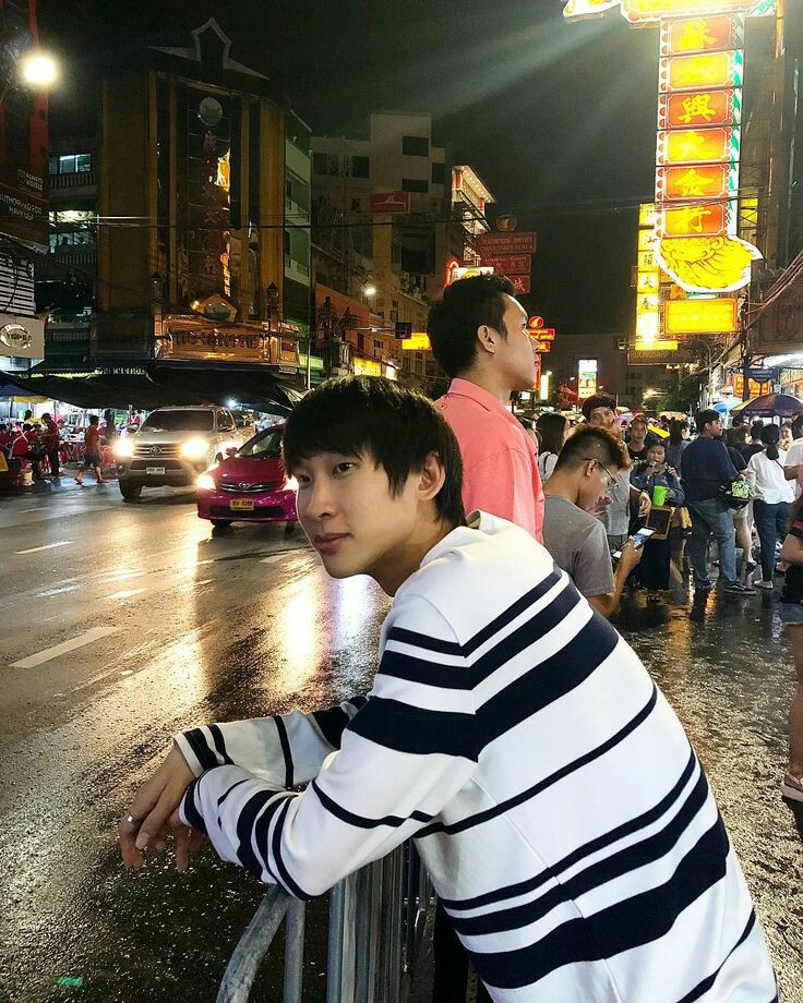 Imma say something about P& #39;New aka the director of the century. HE& #39;S LITERALLY MY LIFE, i wish to see him someday, I need to vent out all my compliments about him. Imagine directing LOVE SICK, MIR, LOVE BY CHANCE, & NOW UWMA so fucking beautifully, who wouldn& #39;t want to praise u?