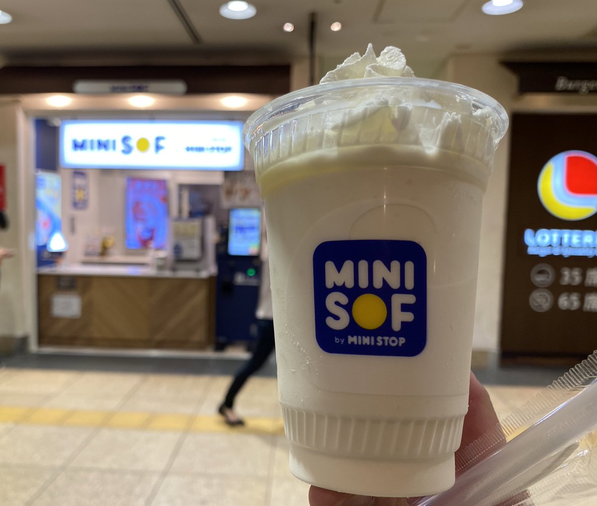 𝗍𝖺𝗄𝗎𝗋𝗈𝟫𝟣𝟫 Twitterren 新宿にミニストップのソフトクリーム専門店 Mini Sof ができたので早速飲む ソフトクリーム シェイク を頂きました 場所は小田急エース南館 新宿駅西口 新線新宿駅 地下連絡通路 のロッテリア隣 これから暑くなるので足繁く通って