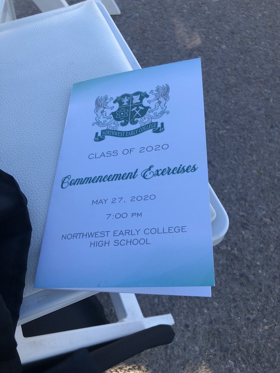 JamesOKeeffe's tweet photo. #drivethroughgraduation #nwechsclassof2020 https://t.co/MOarpp3sKx
