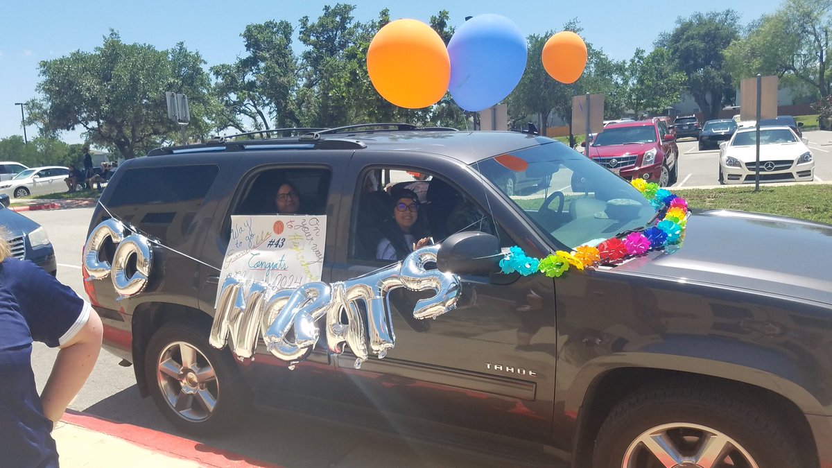 LunaMSPTA's tweet photo. It was a WONDERFUL day celebrating our 8th graders! Luna teachers and administrators fought through the heat of the day to put smiles on our students faces♡ #oneherd @NISD_Luna https://t.co/lxq6h7pgWi