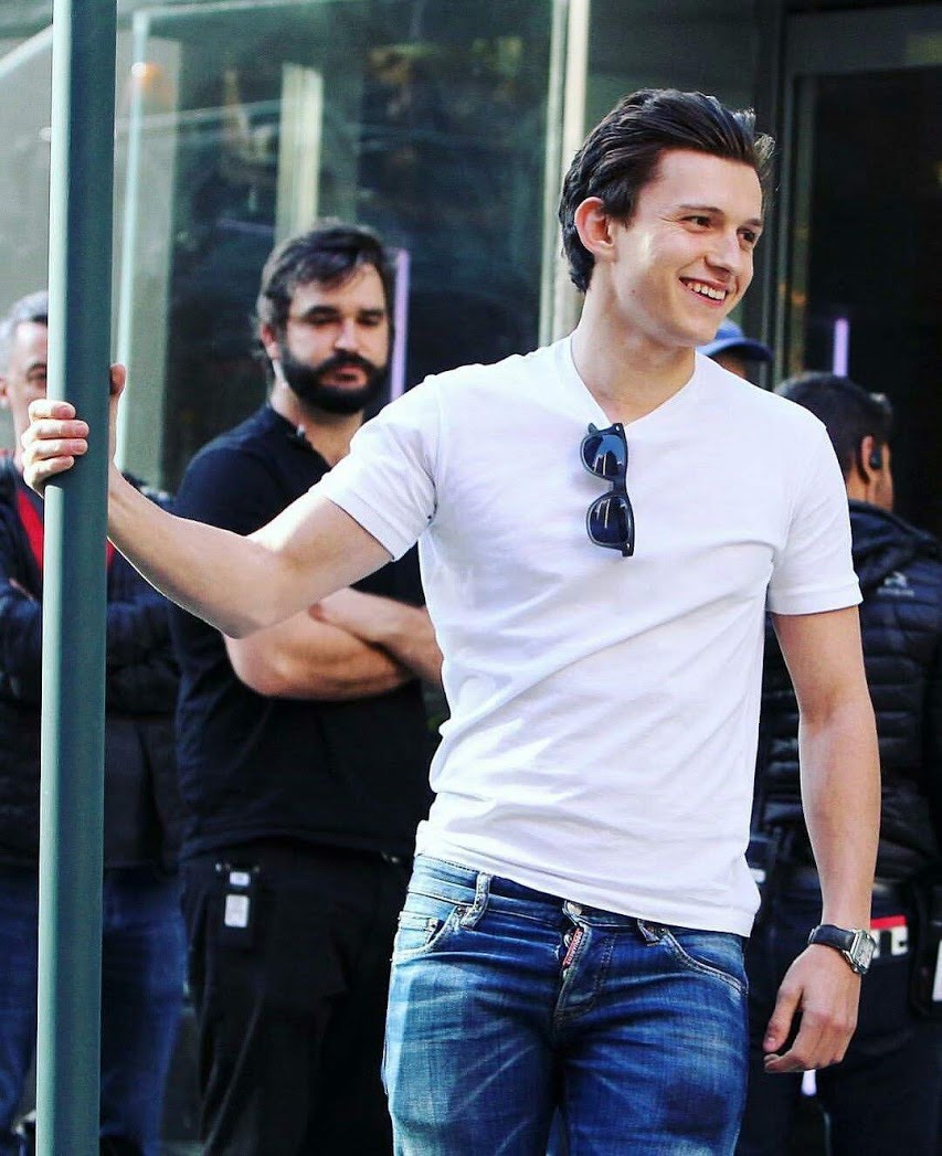 lemcaw's tweet photo. Tom is just amazing and I wouldn't have him any other way. 🥰😍😊 https://t.co/TrjpGFxstu