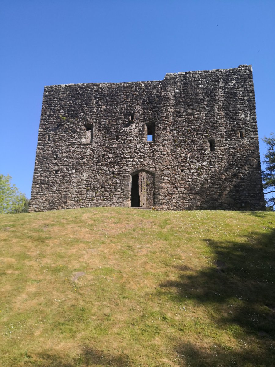 DevonDazeBlog's tweet image. Perfect picnicking at #lydfordcastle devondaze.co.uk/2020/05/26/lyd… @EnglishHeritage @devonwithkids #adevonchildhood #devon #westdevon #devondaze #devonadventures #summerpicnic #halfterm #staycation