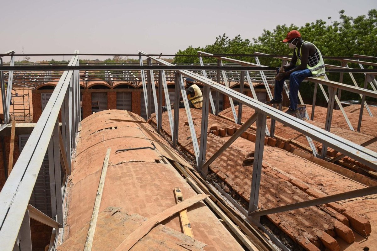 Article25's tweet photo. New images from #Niger! 🇳🇪🛠️
The new classrooms at Collège Hampaté Bâ are roofed in earth brick vaults. The bricks have been hand-made on site, and are being laid by a skillful team of masons.
Photos: @nicolasremene
#makedesignmatter #architecture #voutes #vaults #cseb #niamey https://t.co/pLahhCY9JH