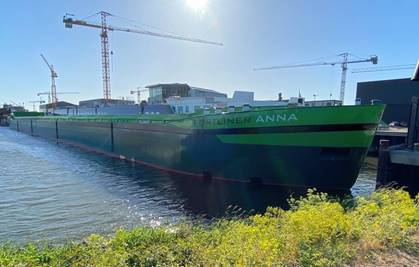 PortLiner Anna aangekomen in de haven in voorbereiding voor de afbouw