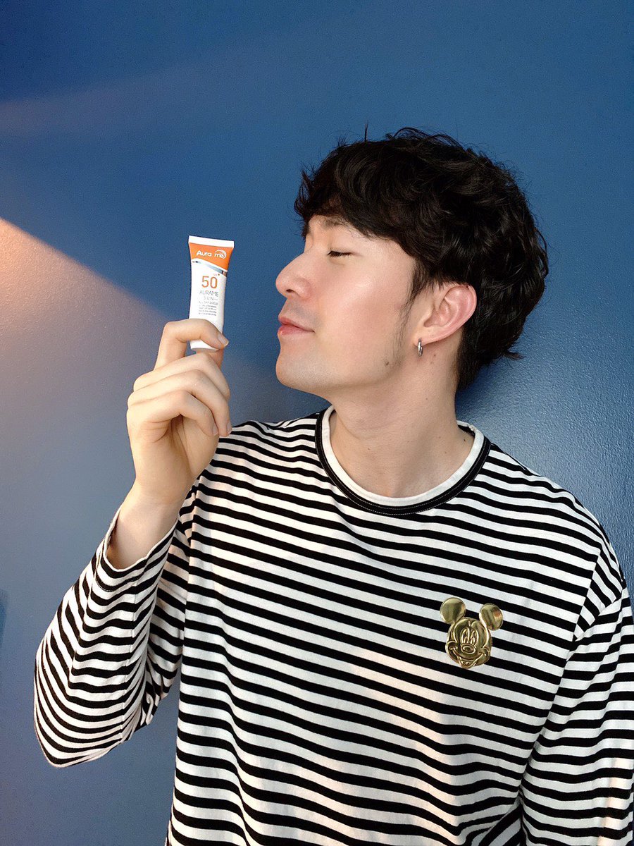 Karn_Original's tweet photo. กันแดด #ออร่ามีซัน เนื้อเนียนนน กลิ่นดี อัพผิวหน้าให้มีออร่าสุดๆ SPF50PA+++ เหมาะสำหรับคนรุ่นใหม่ ที่ชอบแบบ #5นาทีดูดีเลย! 

อัพผิวไบร์ท หน้าไม่มันนะครับ!! 
#ท้าให้ลอง!!! 

📌📌📌 มีโปรด้วยนะตอนนี้ 🙌 
สั่งซื้อ Line : @auramemeaura (พิมพ์@นำหน้า) https://t.co/LOyVWSqfVl