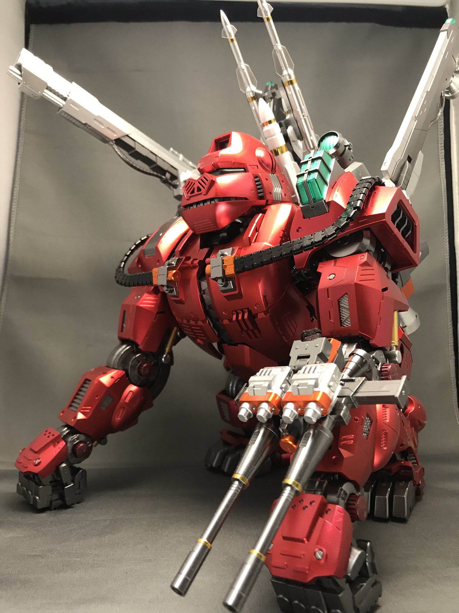 メタリッカー Hmm アイアンコングプロイツェンナイツをフルメタリック塗装 コトブキヤ ゾイドの真の恐ろしさを知った 生半可な覚悟でやっちゃいかん プレミアムメタリックレッド真紅を使用 ゾイド Hmm アイアンコング