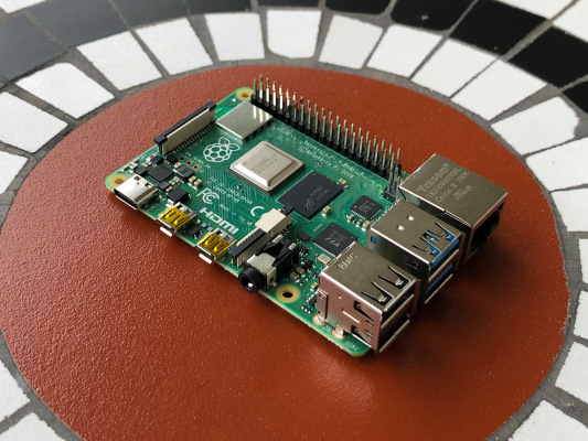darrenculbreath's tweet image. #RaspberryPiFoundation announces #RaspberryPi4 with #8GBofRAM – #TechCrunch smpt.co/H8TnA @romaindillet