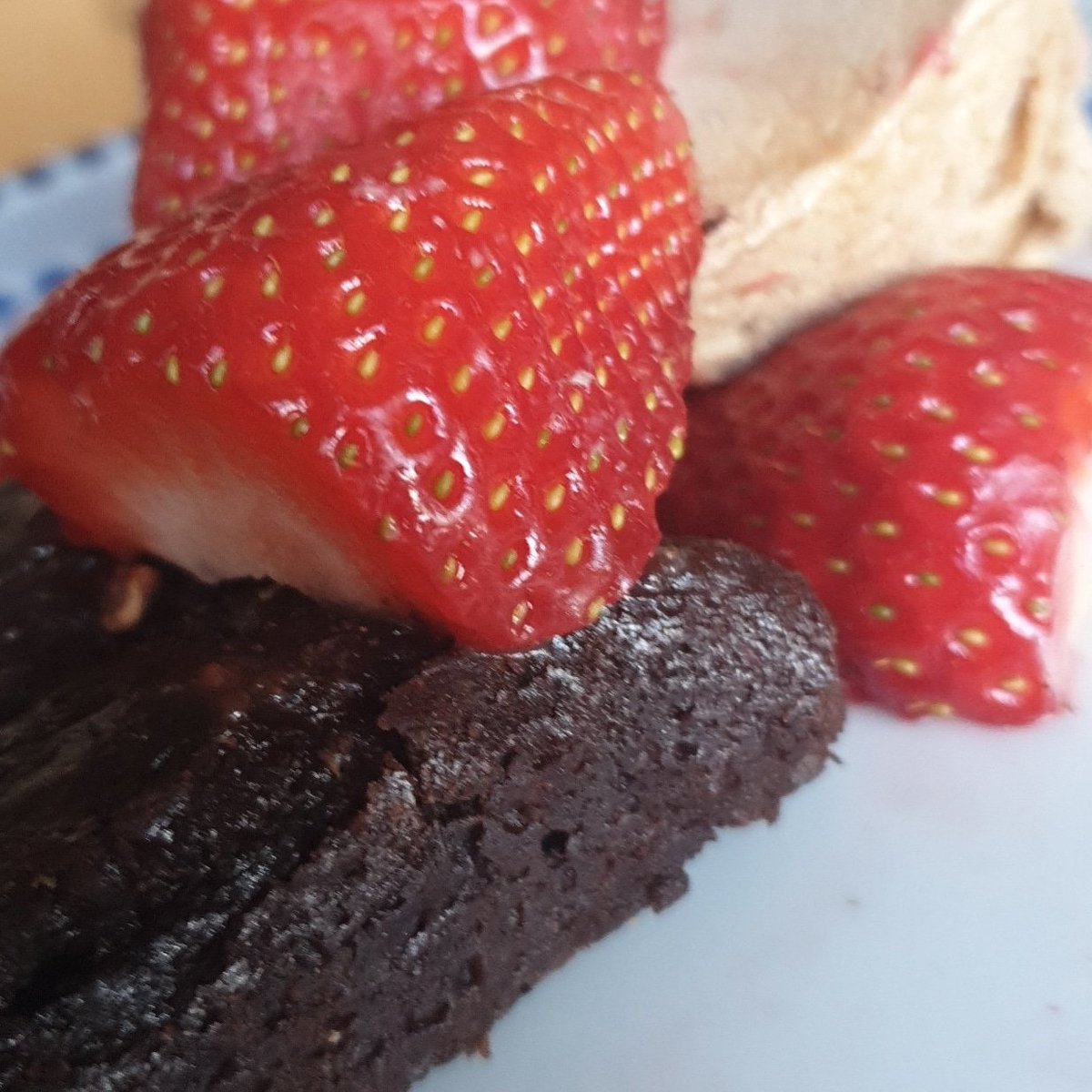 jenthomo78's tweet photo. Sweet potatoe protein vegan brownies..as healthy as your gonna get and delicious..
#vegan
#healthyoption
#bakeoff
#bakinginlockdown https://t.co/DyIotmYaZr