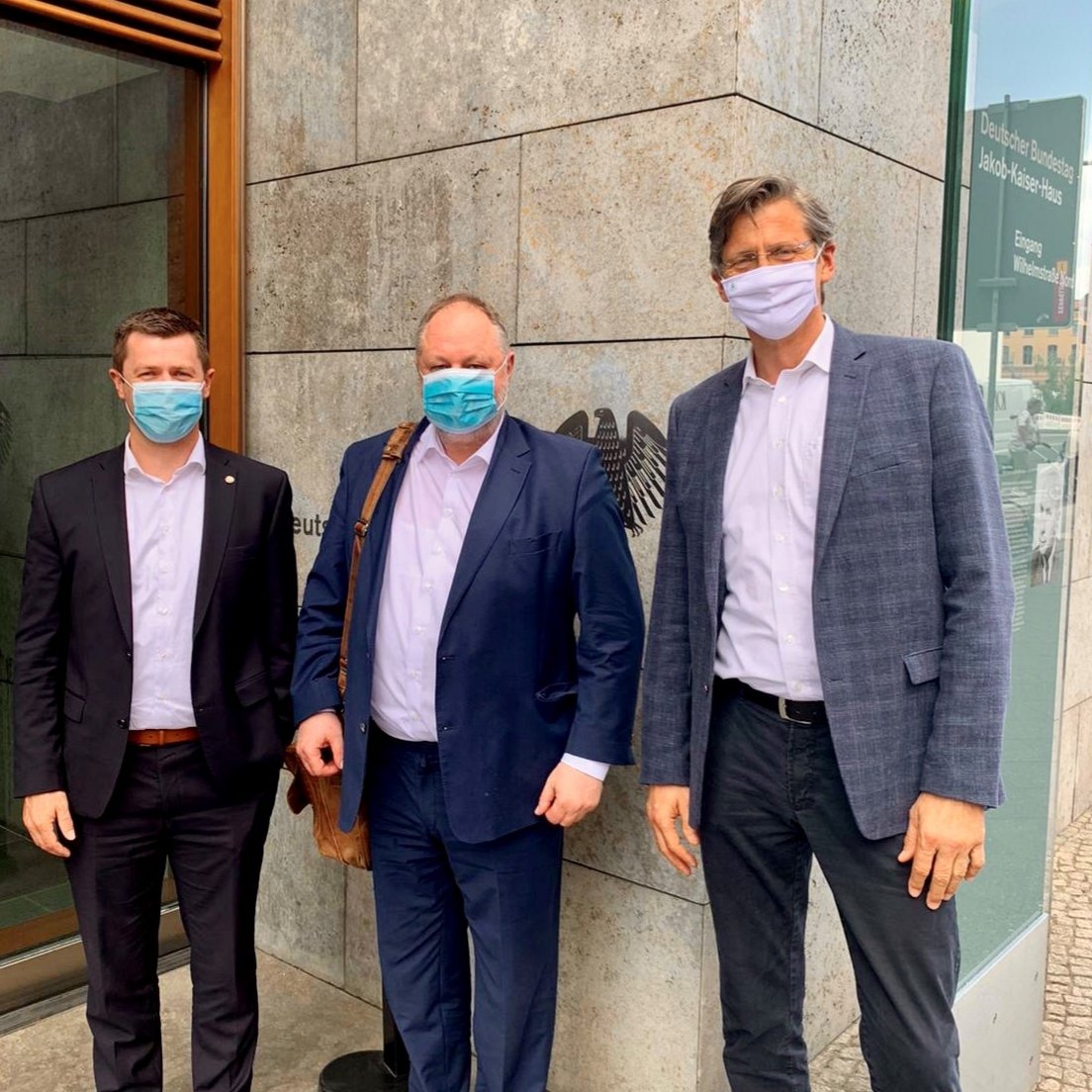 Teamsport Deutschland wirbt im Sportausschuss des Deutschen Bundestag für die Unterstützung der Mannschaftssportverbände und -Vereine. Von links: Stefan Schaidnagel (<a href="/deb_teams/">Deutscher Eishockey-Bund</a>), Andreas Michelmann (Teamsport Deutschland &amp; <a href="/DHB_Teams/">DHB_Nationalteams</a>) und <a href="/_ReneHecht_/">René Hecht</a> (Präsident <a href="/DVV_Volleyball/">Deutscher Volleyball-Verband</a>)