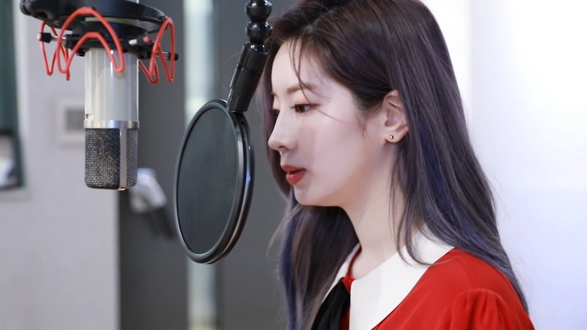 dahyun playing the piano with her ˢᵐᵒˡ hands while singing with her ˢᵒᶠᵗ and ˢᵒᵒᵗʰⁱⁿᵍ vocals  this isn't Feel Special,,this is ᶠᵉᵉˡ ˢᵖᵉᶜⁱᵃˡ