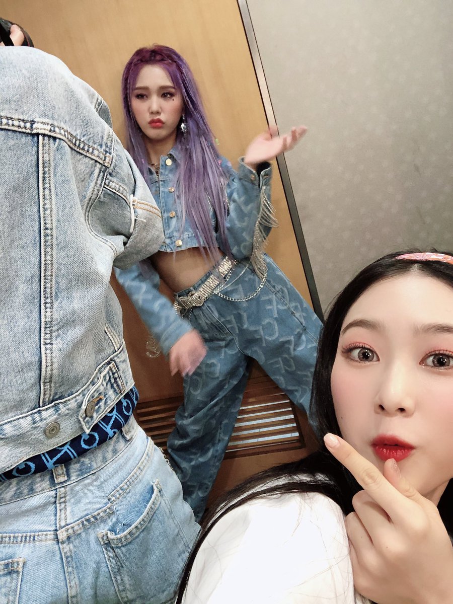 WM_OHMYGIRL's tweet photo. #오다주웠지호 #연예인봄!! #저연예인봤어요
완전신기신기!! https://t.co/izmF4sfzts