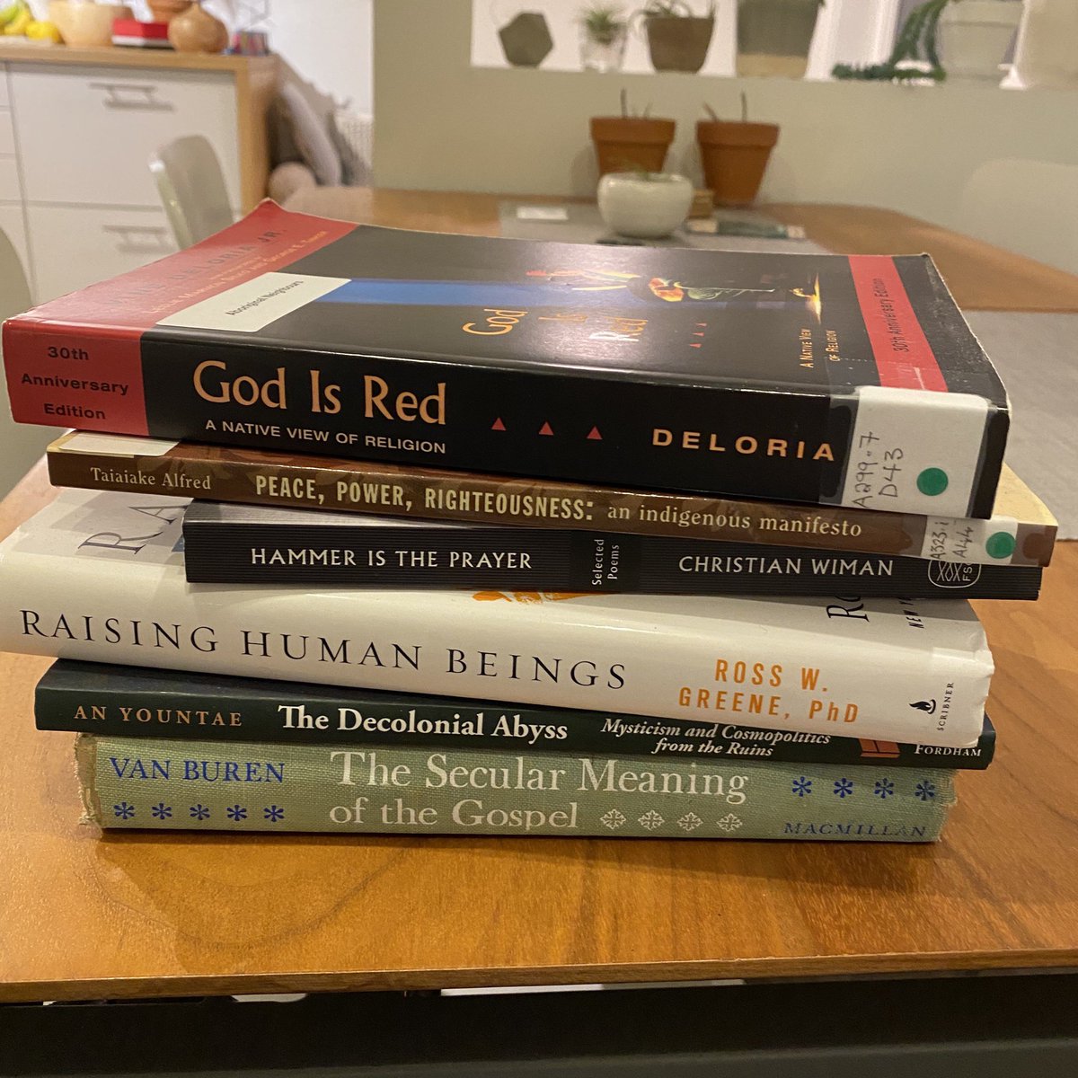 @dholtby @emmakmt @quinnmacdonald @abigailkidd @nvironmntcarol @gdholtby @OutpostNorthern @sarahboiv Nice stack @dholtby here is one of mine. Pretty absent of fiction but surely some poems make up for that?