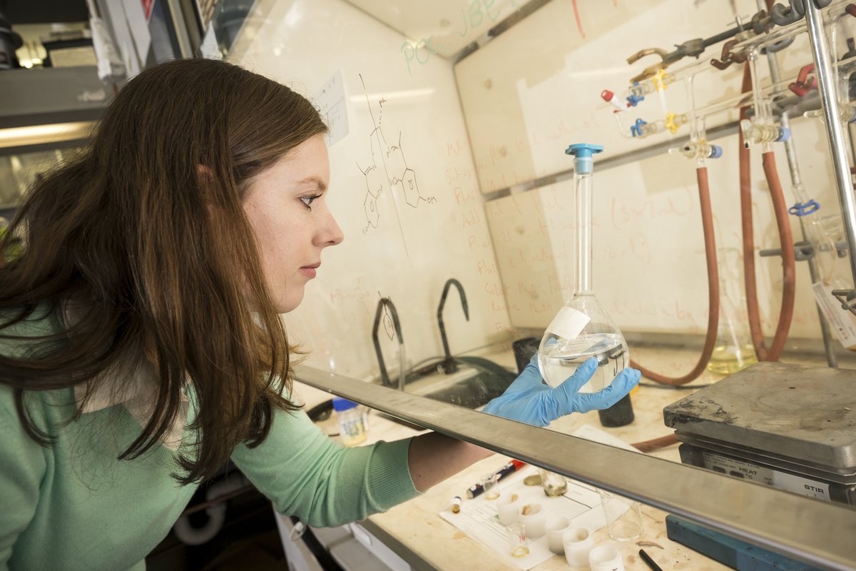 DefenceScience's tweet photo. Defence chemist Dr Renée Webster has been awarded the prestigious NMI Prize by @NMIAustralia for her work analysing fuels and #chemical threats. Find out how her #research measures up: https://t.co/xuXpEW5Zl9 https://t.co/xY4QMpuhck