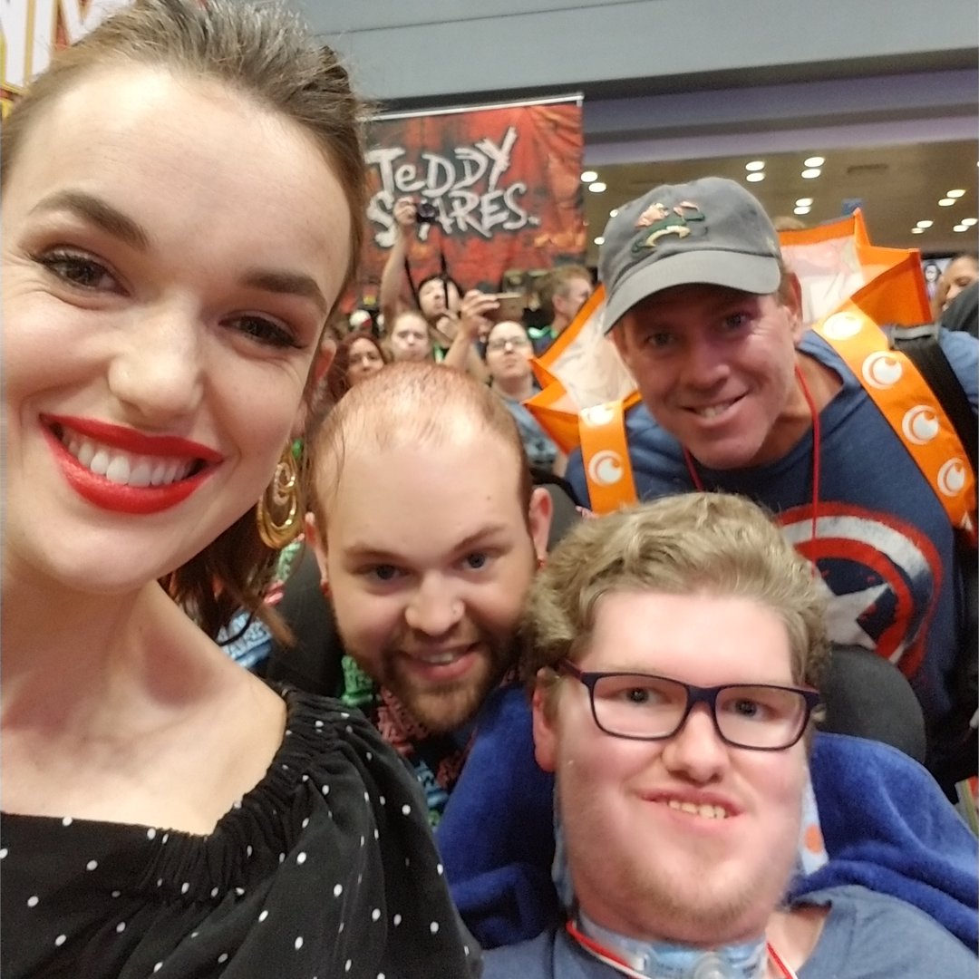 ReillyJohnson's tweet photo. #ThrowbackThursday: It was a privilege to meet @Lil_Henstridge from @AgentsofSHIELD at @NY_Comic_Con 2017! Incredibly kind person!
#AgentsofSHIELD #ElizabethHenstridge #AgentSimmons #JemmaSimmons #tbt #nycc17 https://t.co/TZ4vUpCwMk