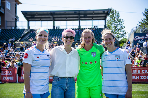 i love them!! and pinoe looks so good!!