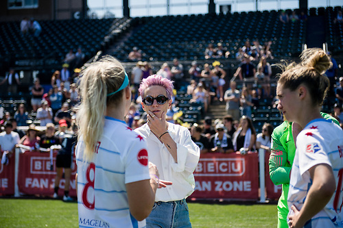 i love them!! and pinoe looks so good!!