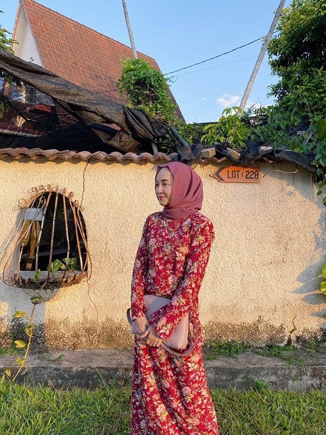 twolipshouse's tweet photo. Semua happy dengan tudung dari kami! Alhamdulilah ✨ Thank you #TLMuffins sebab sudi berootd and selfie dengan tudung dari @twolipshouse 💕 https://t.co/8YTDe8uF28