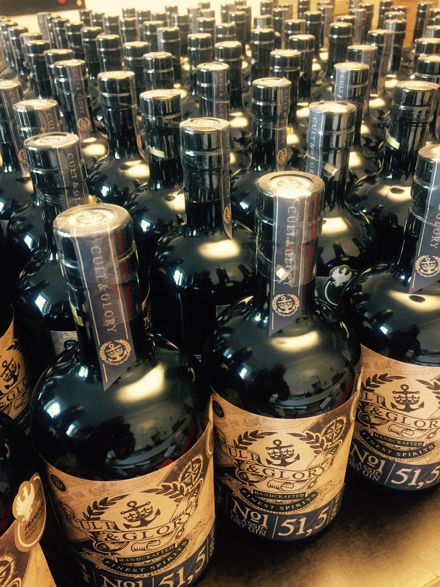 CultandGlory's tweet photo. Batch 2 is ready for the Audience. Zwar noch im Corona-Outfit, aber der Inhalt ist mehr als großartig. #mannheimgin #no1gin #cultandglorygin #ginlovers #gintonic #gentlemanstyle #classiclifestyle #tgga20 #worldginaward20 #frankfurtinternationaltrophy20 https://t.co/nSnxAyWIAk