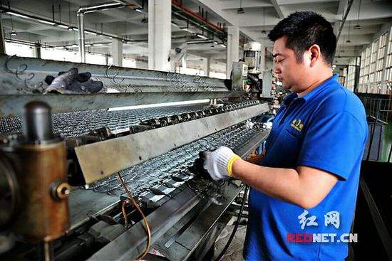 HunanofChina's tweet photo. The deputies raised suggestions centering on national and Hunan’s hot, difficult, and key issues in economic and social development, and based on their practical work and public concerns. https://t.co/OVFpIEDOwU