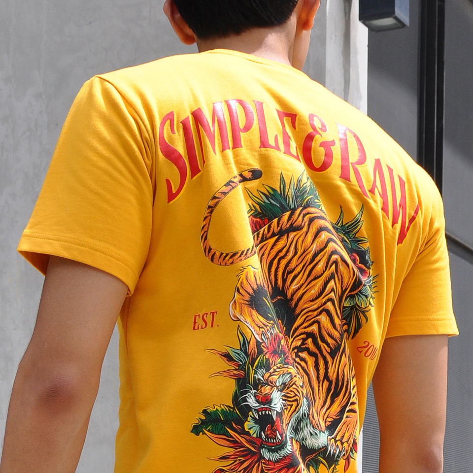SimpleAndRaw's tweet photo. พบกับเสื้อยืดรุ่น TS719 TIGERFORCE เนื้อผ้านุ่มระบายอากาศได้ดี ผลิตจากcotton 100% จะใส่ขี่มอเตอร์ไซค์คลูๆ หรือแม้แต่ใส่ทำงาน ท่องเที่ยวชิวๆ
.
นึกถึงเสื้อยืดสุดเท่ห์จาก Simple&amp;Raw ที่มีแบบให้เลือกมากมาย
https://t.co/ssSRaoRB83 https://t.co/9MbMxTIY3e