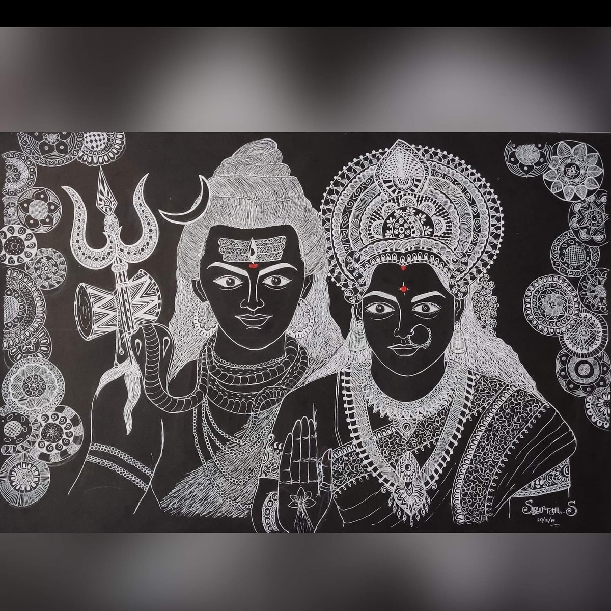 sruthisiva3's tweet photo. Zentangle art ✨
#zentangle #shivaparvathi #zentangleart #painting #artists #artworks #ArtistOnTwitter https://t.co/fYKs4TB1DT