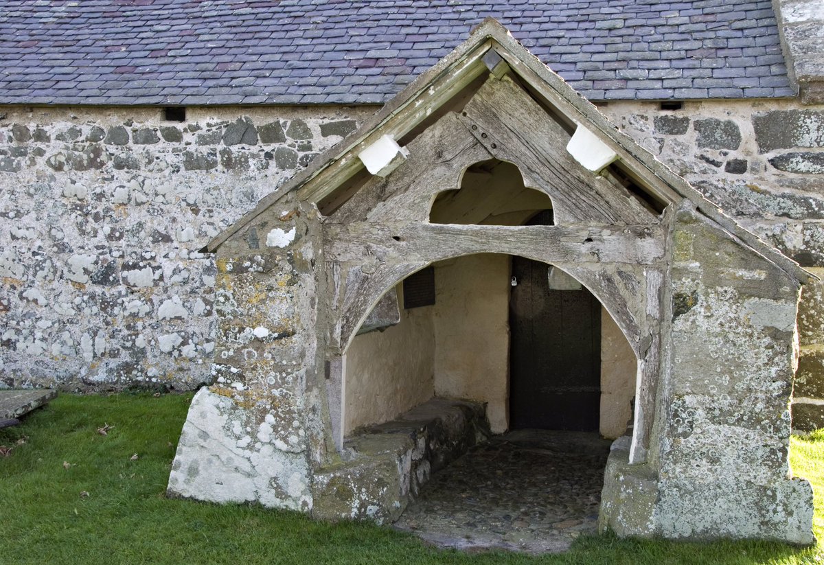 In the Middle Ages, babies were exorcised in the church porch. This took place before baptism, to banish the devil from the new-born so it could be brought safely into the church. But a myth about babies, devils, baptism and north doors persists… #thread  #folklorethursday