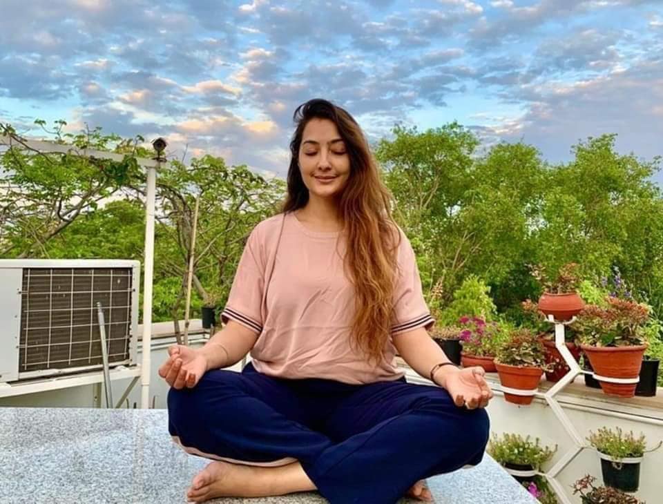 ShowDaddyIN's tweet photo. #SiddhiPatil from #Mumbai during this lockdown started practicing Meditation as well as yoga and spending quality time with her pets during this tough time.
Share ur pics & videos on how are you keeping urself happy to win exciting prizes.
#LockDownAtHome.
#Contestalert https://t.co/21z4FTTkAy