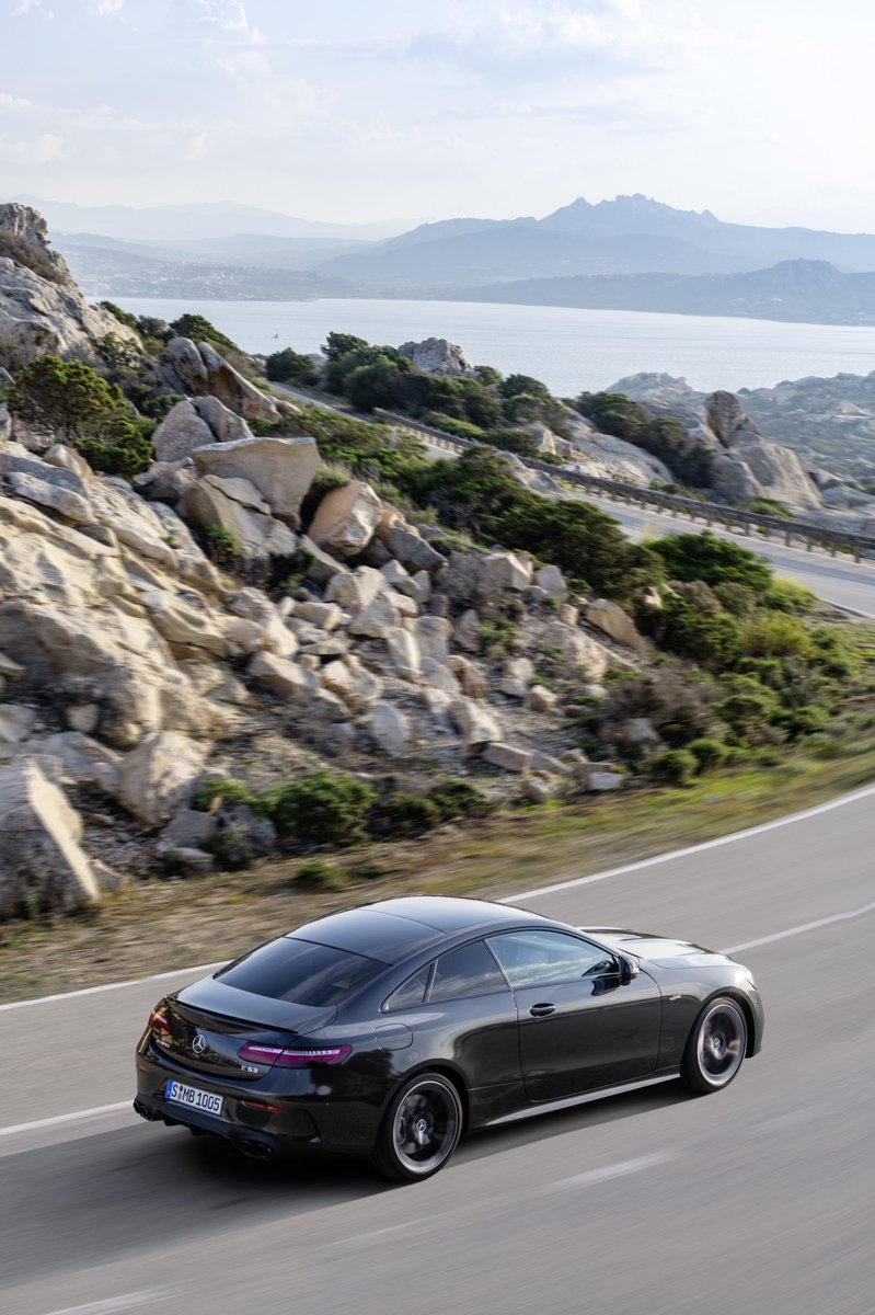 EdwardMakwana's tweet photo. The updated Mercedes-Benz E-Class Coupé. Dynamic looking car 👌🏾😍
#MercedesBenzEClassCoupe
#EClassCoupe
#EClass
#MercedesBenz
#Daimler
#Mercedes
#LuxuryCars
#PremiumCars
#TheBestorNothing https://t.co/3GM6CvnVWp