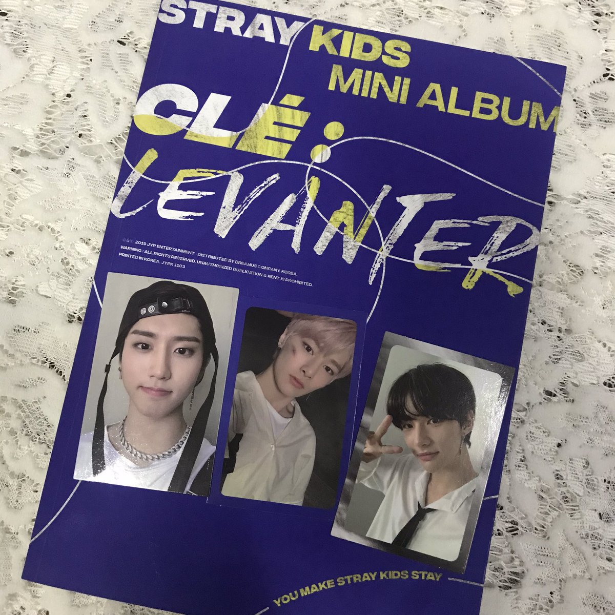 Stray Kids Clé: Levanter blue ver full set condition 10/10  full set means everything except poster.  RM65 excl post