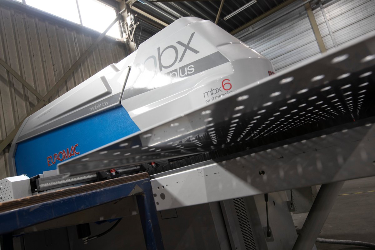 MorgoAluminium's tweet photo. Produktie van Aluminium Geperforeerde Plafonddelen / VIDEO => https://t.co/efVdKUF1k9 #morgo #aluminium #perforatie #plafonddelen https://t.co/WSwgcLrgXq