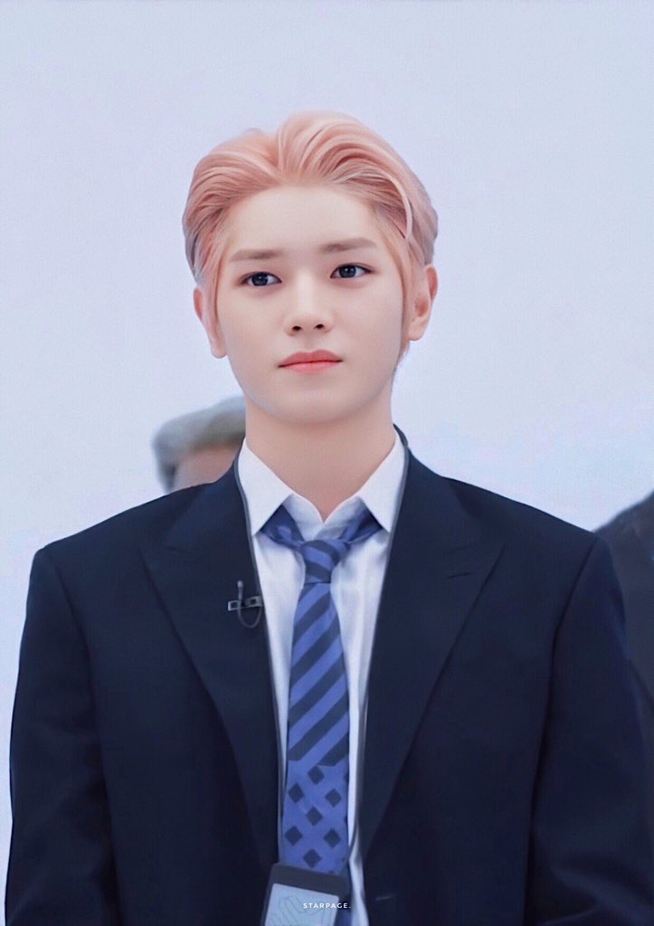 oboksunga_ssak's tweet photo. JAEYONG LOKAL AU

Altheaㅡsi supervisor yang lagi dikejar deadline sibuk ngomel-ngomel, bikin Janitra si subordinate salah kasih flashdisk proyeknya karena buru-buru.

Harusnya nggak ada masalah.. kalo aja flashdisk yang Janitra kasih isinya bukan ratusan puisi cinta buat Althea. https://t.co/UgP9TtcvBG