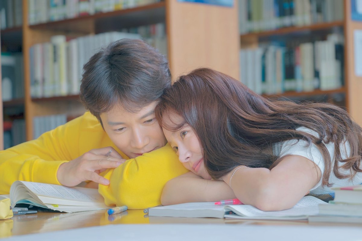 familiar wife (2018)— a married couple suddenly find themselves living entirely different lives after their fates magically change through an unexpected incidentrating: ★★★★ #아는와이프