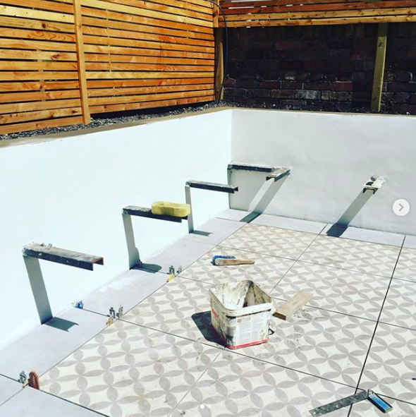 secretgardenweb's tweet photo. This #patio that we’ve laid with#ceramictiles is looking great against the timber screen. Can’t wait to see the #floatingbench finished.
Loving this #gardendesign 💛 #gardeninspirations #gardenideas #gardenstyle #landscapersofinstagram #landscaping #landscapingideas https://t.co/lGpzndObps