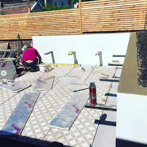 secretgardenweb's tweet photo. This #patio that we’ve laid with#ceramictiles is looking great against the timber screen. Can’t wait to see the #floatingbench finished.
Loving this #gardendesign 💛 #gardeninspirations #gardenideas #gardenstyle #landscapersofinstagram #landscaping #landscapingideas https://t.co/lGpzndObps
