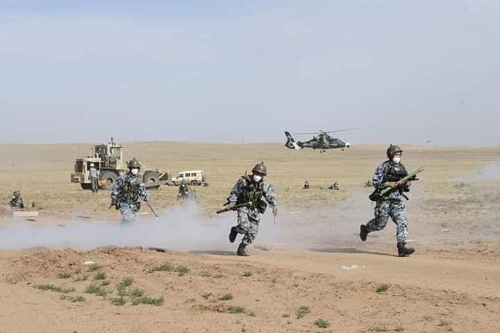 JAVEDCHOWDHURY6's tweet image. چینی افواج کشمیر لداخ بھارت میں 17کلومیٹر اندر داخل ہو چکی.....  
32 بھارتی فوجی ہلاک 15 گرفتار بھارتی فوجی 20 کلومیٹر پیچھے چلے گئے۔  چینی فوج کی زیرِزمین بنکرز بنانے کی اطلاعات۔
انڈیا امریکہ اسرائیل کی تمام تر پلاننگ زیر زمین دفن کر دی گئی ہے۔