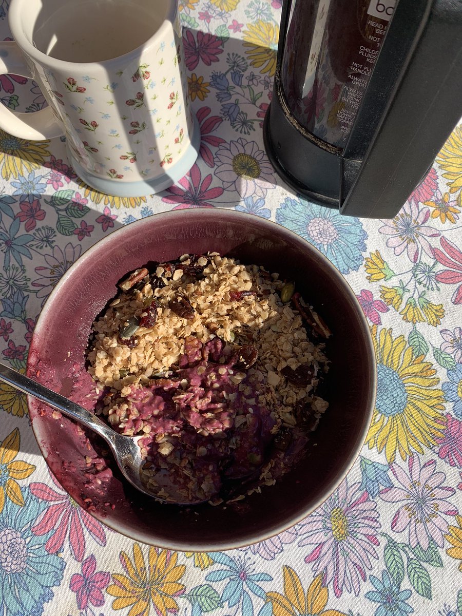 GoodSnackCo's tweet image. Homemade granola. With our cranberry, goji and seed mix. A great start to the day. Check out our promo code for 10% off online purchases.  #HealthyLiving #irishsancks #nutsandseeds