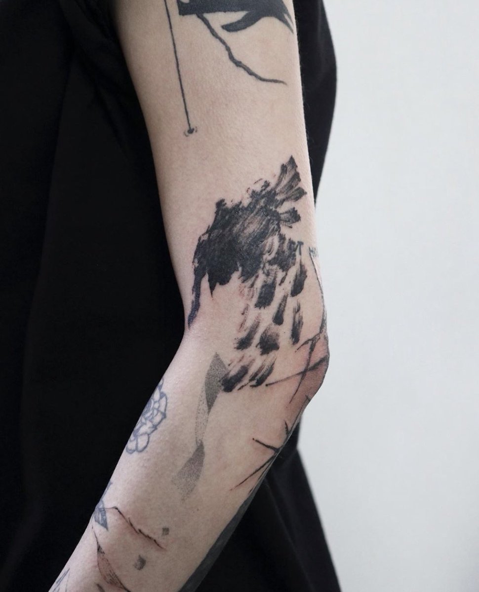 silenceflow1's tweet photo. cover up
.
#동양화 #수묵화 #붓질감 #붓터치 #붓추상 #동양추상 #커버업 #coverup #tattoo #타투 #타투도안 #제작도안 #타투문의 #타투상담 #신사타투 #강남타투 #팔뚝타투 #팔꿈치타투 #새타투 #적막 https://t.co/GtBX4IyFoY