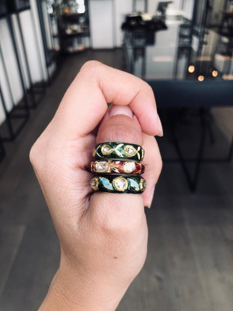 MukhiSisters's tweet image. There is something magical about Indian Jewelry and we just can’t get enough of this style!✨🌟✨ #IndianJewelry #Rings #RoseCuts #Polki #Love