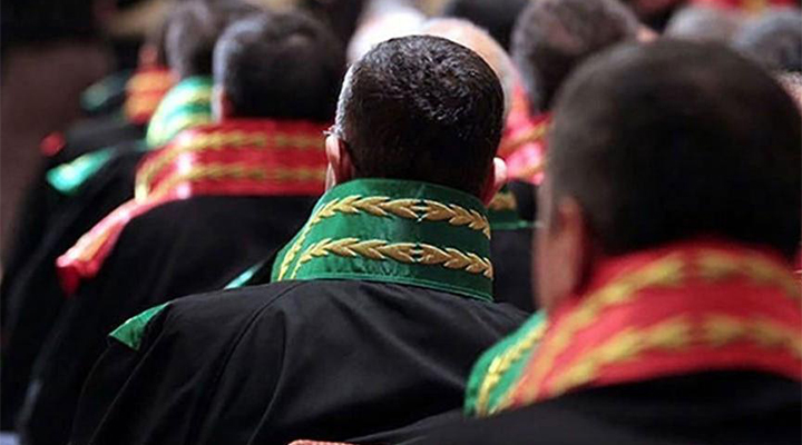 Hakim ve savcı atamalarında MHP'ye özel kontenjan
bit.ly/2ZK2Bo8