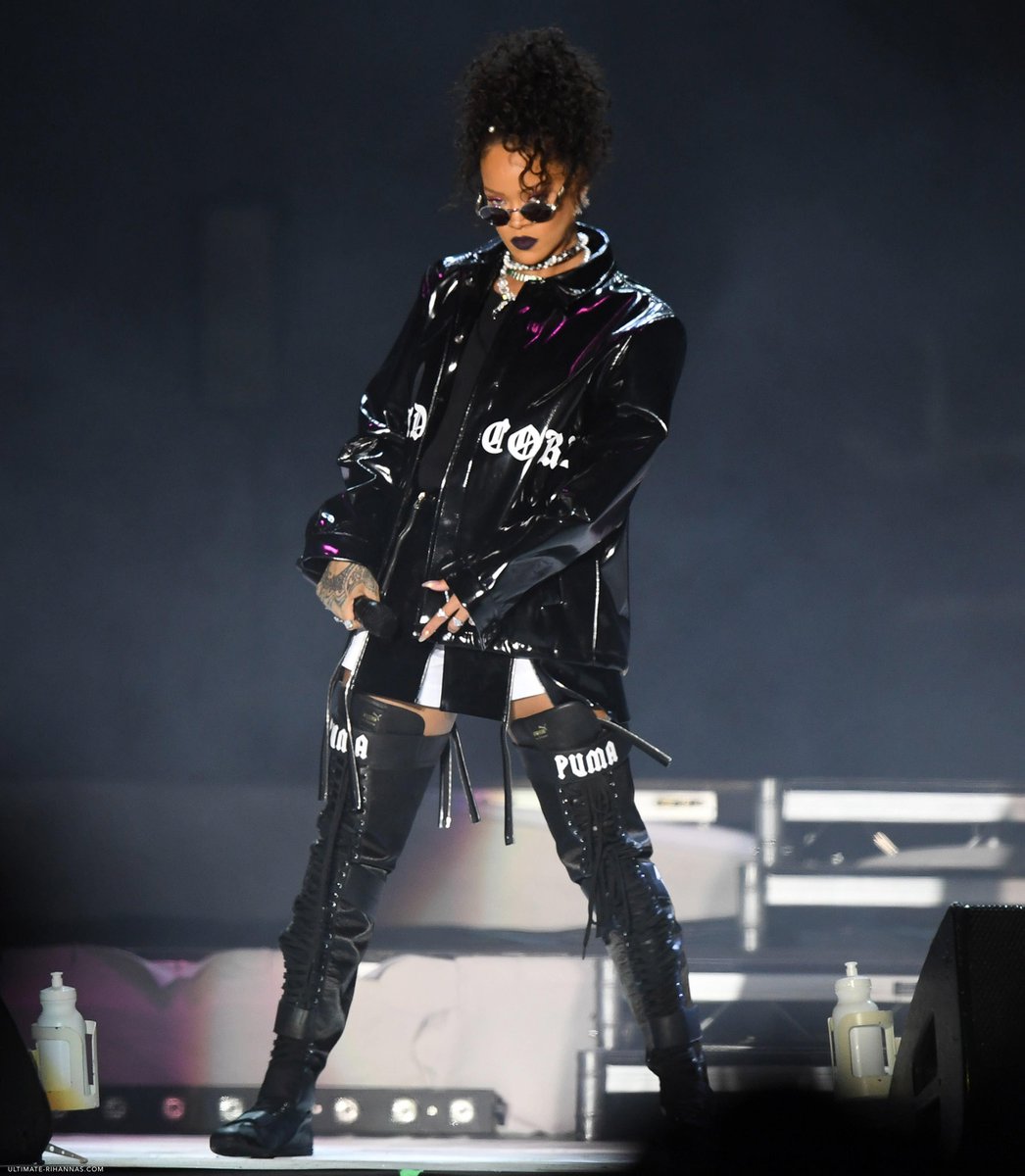 sawcjay's tweet photo. rihanna switching it up at the festival dates of awt > https://t.co/3tQUkLxWLw