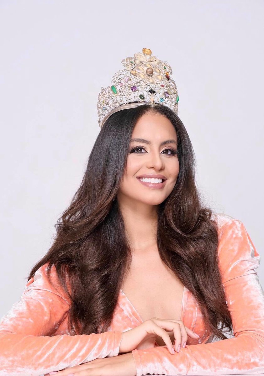 MsEarthMoments's tweet photo. Our reigning #MissEarth Nellys Pimentel in her first official photoshoot with the crown.

#missearthmoments https://t.co/MxxU3CKT56