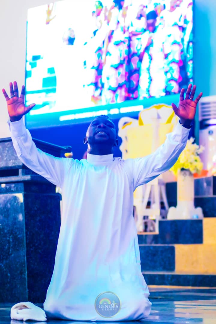 Prophetisraelo2's tweet photo. I prophesy, your hands shall no longer be subjected to limitations in the Mighty name of Jesus Christ. 🙏#atomicprayer #9pm #prophetic #prayer #declaration #ccc #cccgenesisglobal #israeloladeleministries #genesisglobal #wiredtoexcel https://t.co/N4ePs4dxCU