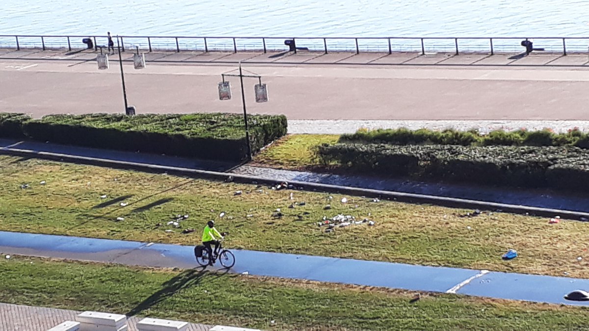 AlbanColomes's tweet photo. @sudouest @BFMTV @nflorian33 @PierreHurmic Oui a la convivialité sur les quais de Bordeaux, non aux incivilités! Quel gâchis qu'une belle ville comme Bordeaux ne prenne toujours pas la mesure du problème ! #incivilité #Bordeaux #Que fait la Mairie ? https://t.co/6ZAbyXFaje