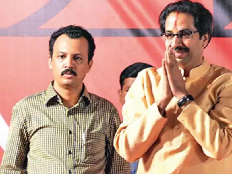 असो किंवा उद्धव.. सॉरी! नाही नाही उद्धव ठाकरे नाही. मला वाटत नाही अजून उद्धव ठाकरे यांनी पक्षप्रमुख किंवा मुख्यमंत्री म्हणून स्वतःला & #39;स्वतंत्रपणे& #39; सिद्ध केलेलं नाही. त्यांच्या निर्णयात नार्वेकरांच्या कपटनीतीचा वास येत राहतो. अलीकडे त्यात पीआर कंपनीची भर! तर ते सोडून (६/२५)